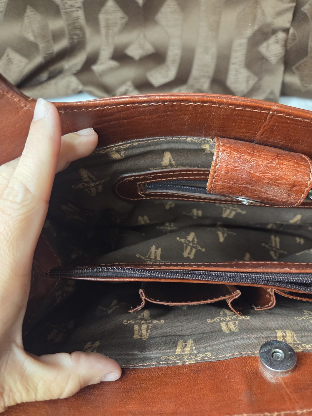 American West Hand-Tooled Chestnut Brown Leather Shoulder Bag with Concho - Picture 7 of 12